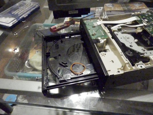 CD/DVDドライブが開かないので、修理してみた | みかさベースで、やってみた！